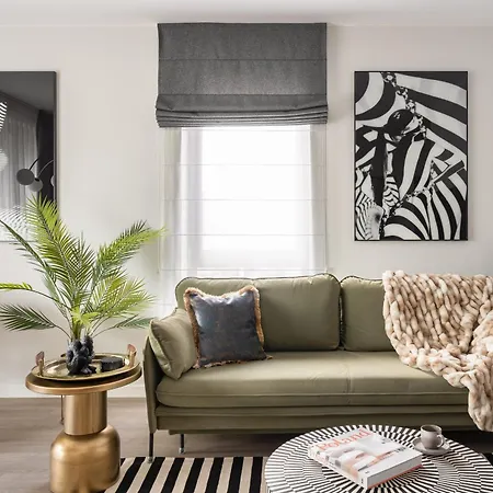 Old Town Scala E With Parking By Lion