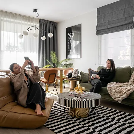 Old Town Scala E With Parking By Lion